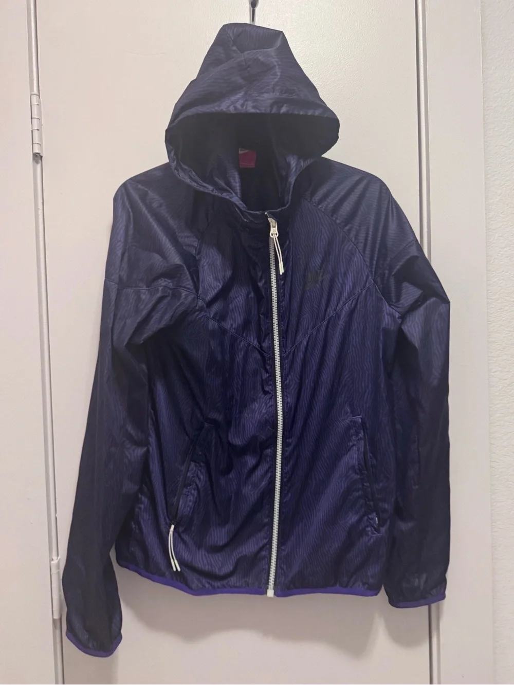 Nike Adult Small Purple Lightweight Hooded Windbreaker Jacket – Small